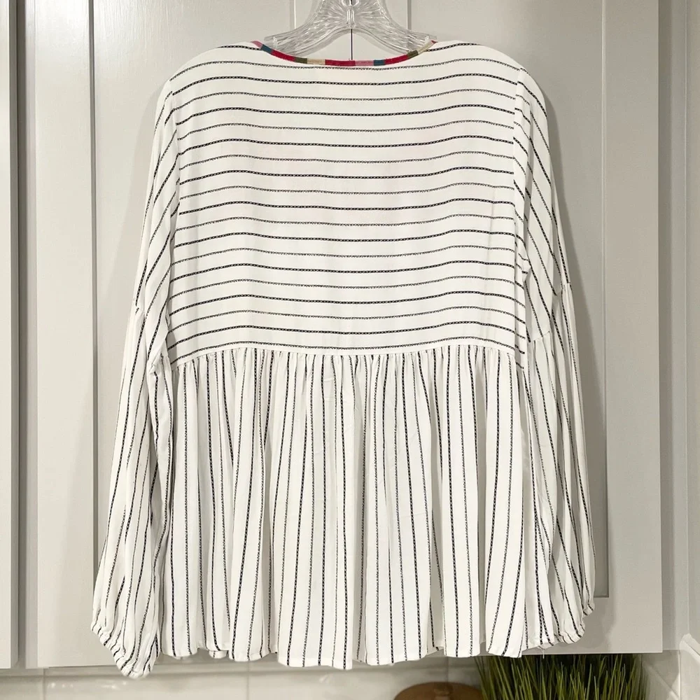 Savanna Jane Embroidered Peasant Top - Picture 2 of 6